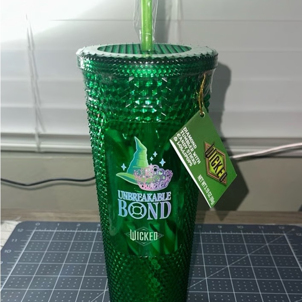 Wicked Diamond Green Tumbler with Straw